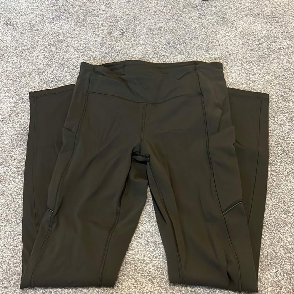 Lululemon high waisted legging with pocket